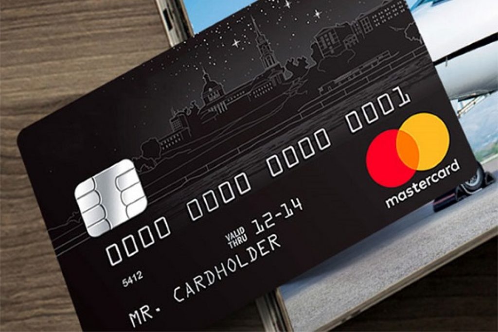 Черная банковская карта