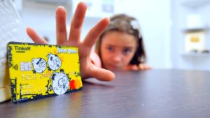 Банковская карта с рисунком для детей