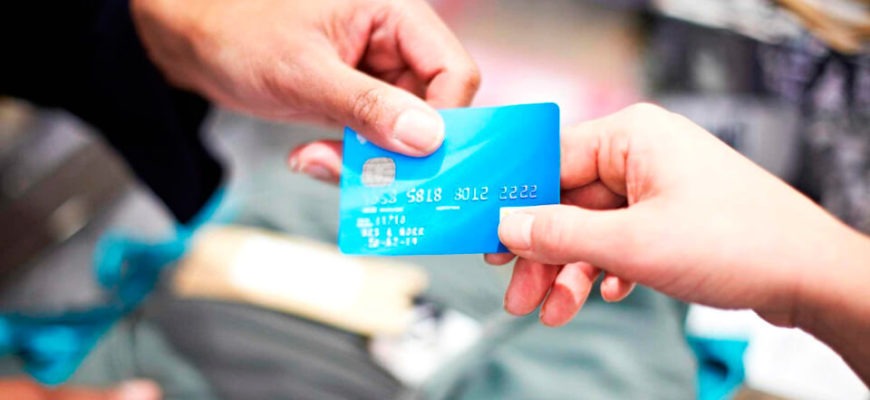 Не забрала карту из банка