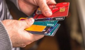 Россияне стали отказываться от банковских карт