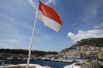 монако с флагом