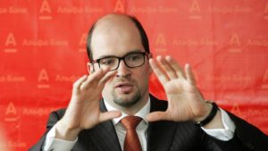 Директор альфа банка