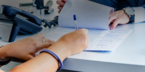 вязывает карту